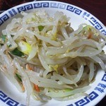 ソウル - どこにでもある『ナムル』『白菜キムチ』『大根キムチ』ですが、ひと手間と隠し味で他店のものとは違います。
      