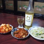 ソウル - この無料の料理でベクセジュ（百歳酒）をグビッといきます。
      
      旨い！旨い！！
      