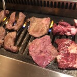 焼肉・ホルモン Meat農場 - ガス鉄板