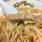 ラーメン二郎 - 厚みはこれで十分