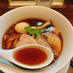 Menya Tamagusuku - スープはこんな感じです