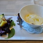 THE HIRAMATSU HOTELS&RESORTS - さつま芋のエスプーマ (さつま芋、玉慈、ベーコン)焼き芋とナッツ入りシェリービネガーソース