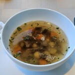 THE HIRAMATSU HOTELS&RESORTS - 牛テールと根菜 (大根、人参、牛考)トマトと豆のスープ