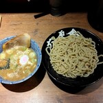 六厘舎 - つけ麺並940円