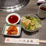 上野太昌園 - ランチＣセットのキムチ、スープ、サラダ