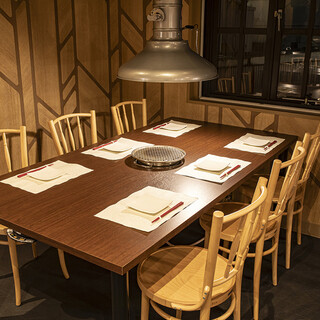 There are table seats for 2 to 60 people. Convenient access, just 1 minute walk from Namba Station