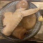 Sumiyaki Nomidokoro Umatora - 鶏ガラおでん盛り ちくわ,こんにゃく,大根,玉子,手羽先