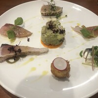 リストランテ野呂 - 一つ一つ味付けが違い美味でした。真ん中のタルタルのソースが娘のお気に入り