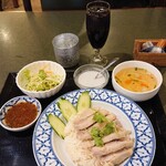 タイランド - ■カオマンガイセット 1000円(内税)/ ランチドリンク 100円(内税)■