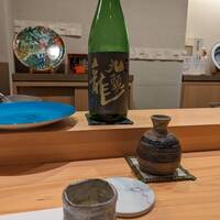 鮨 urag - ひんやりと肌寒かったから、熱燗でスタート！