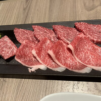 近江うし焼肉 にくTATSU 渋谷店 - 赤身肉盛り合わせ
