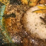 BOTANI：CURRY - 海老の風味と旨味が溶け込んだスパイスが効いたスープカリー。