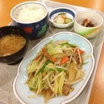 みどりの郷 - 今夜はホテルみどりの郷で夕飯。
            「野菜炒め定食」です。
            