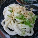 日の出製麺所 - 日の出製麺所の冷たいうどん
                                小麦粉の香りたつうどん！旨い♪ヽ(´▽｀)/