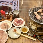 七輪ホルモン焼きもつ鍋 まことや  - 