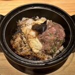 菅乃屋 - トリュフと馬肉の鉄鍋ご飯