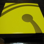 クラブハリエ - 包装を外したら、中も鈴の絵柄の箱でした