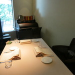 フォリオリーナ・デッラ・ポルタ・フォルトゥーナ - 25年11月　店内のテーブル