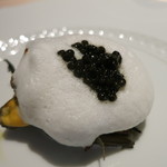 25年11月　ジロール茸とムール貝　牛乳の泡、イタリアキャビア添え