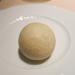 フォリオリーナ・デッラ・ポルタ・フォルトゥーナ - 25年11月　黒粒胡椒を練り込んだ天然酵母のパン