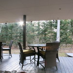 フォリオリーナ・デッラ・ポルタ・フォルトゥーナ - 25年11月　室内からテラスを望む