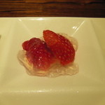 茶良ら - 苺のグレープフルーツジュレがけ