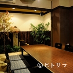Izakaya Aiueo - 2人から利用できる個性ある各室、趣のある坪庭付きの部屋も