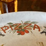 Pizzeria Vento e Mare - ピッツァのお皿にはこんな絵柄が描かれてました♪