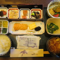 京料理 熊魚菴 たん熊北店 横浜ホテルニューグランド店 - 和朝食（鮭）