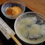 茶房 葛味庵 - 葛もち600円　葛の代表菓。本葛と水のみを炊き込んで深煎りのきな粉と共に