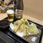 Honkakuha Hakata Udon Hasida Taikiti - 野菜天¥300、ちくわ天¥150、瓶ビール（中）¥600