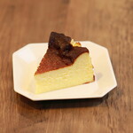 And cube cafe - バスクチーズケーキ