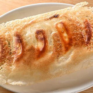 [Gyoza / Dumpling] Full of crispy wings and juicy meat juices