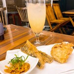 天ぷらとワイン大塩 - サングリアと秋刀魚、牡蠣の天ぷら