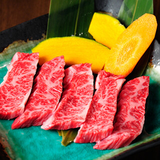 Enjoy ``specially selected skirt steak'' and `` Salted beef tongue''! Appetizing freshly cooked Kamameshi (rice cooked in a pot)