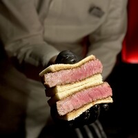 焼肉 牛印 新宿店 - シャトーブリアンステーキサンド