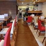 チーズ & ワイン みんなのイタリアン - トリコローレな店内