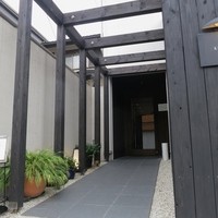 ル　ピニョン - ここの奥に入り口があります☆