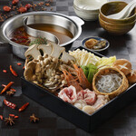 Two-color hot pot with Medicinal Food and dried shellfish soup stock [reservation required]