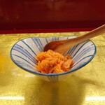 すし凛道 - 鮭のほぐし身と明太子のつまみ。いきなりお酒が欲しくなる。