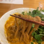 カフェエンラージ - 山椒が練り込んである麺