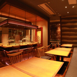 木の温もり溢れる優美で粋な店内◆お1人様大歓迎