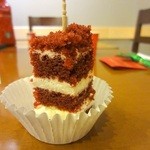 スターバックスコーヒー - 試食のケーキ！！　こちらのケーキは、ブロンドローストと共に。　こってり味のチーズケーキは、クリスマスブレンドとどうぞ。