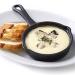 Hot Oyster and garlic mashed potatoes served with melba toast