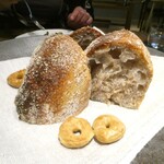 IL GARAGE - 自家製全粒粉パン　グリッシーニ