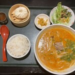 菜館Wong - 自家製胡麻坦々麺セット。注文してスグに配膳された。大賑わいなのに、かなりスピーディーに仕事をされているようだ。