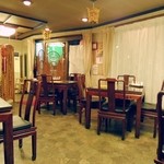 日光 翠園 - 店内。（撮影の後、アメリカから観光のお客様が入店しました。）