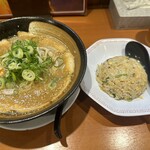 東雲亭 - ごまみそラーメンとミニチャーハンのセット