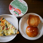 リュラルブーランジェ - くりーむぱんの天辺にぶっ刺さってるのは「プリッツ」