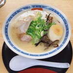 博多長浜ラーメン 呑龍 - 特製ラーメン、980円。